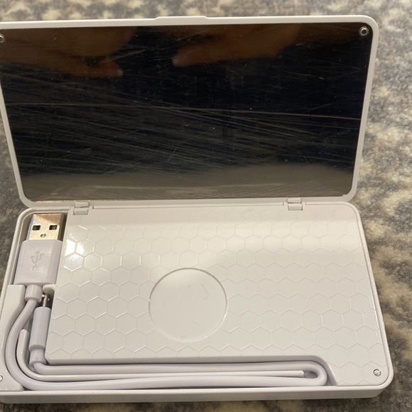 POWER BANK FOR YOUR CELL BRAND NEW - Picture 3 of 10